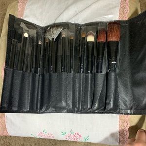 MAKEUP BRUSHES KIT